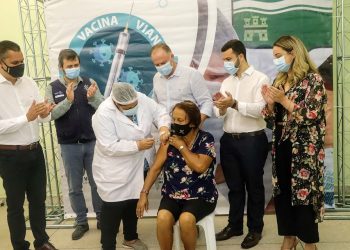 ES inicia vacinação contra a Covid-19 de idosos de 75 a 79 anos