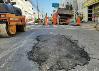 DER e Prefeitura de Nova Venécia começam operação tapa-buracos na Avenida Vitória