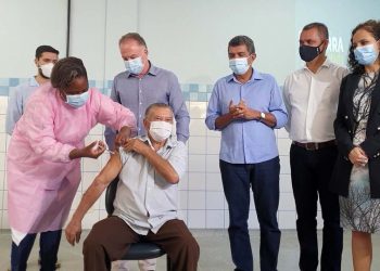 Espírito Santo inicia vacinação contra a Covid-19 de idosos de 70 a 74 anos