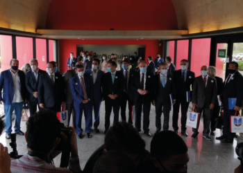 Governador Renato Casagrande participa de visita à Fábrica da União Química