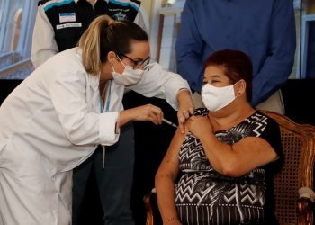 Vacinação dos profissionais da educação começa nesta segunda-feira (26)