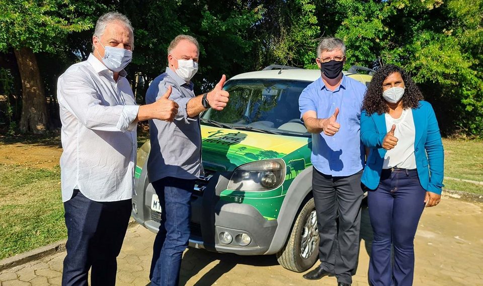 Governador inaugura ampliação do Laboratório do Leite do Idaf e participa da entrega de novos veículos ao Incaper