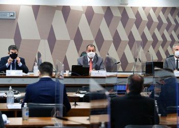CPI da Pandemia aprova convocação de nove governadores