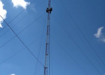 Prefeitura de Nova Venécia realiza reparos em torres de internet no interior