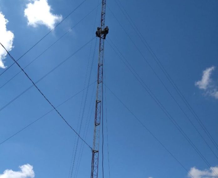 Prefeitura de Nova Venécia realiza reparos em torres de internet no interior