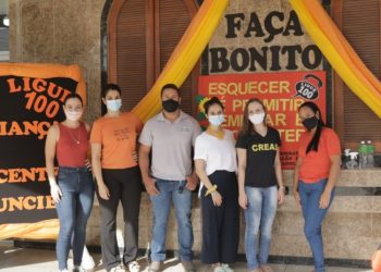 Assistência Social por meio do CREAS realiza panfletagem para chamar atenção sobre o combate ao abuso e exploração sexual de crianças e adolescentes