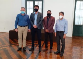 Prefeito de Nova Venécia, vice-prefeito e vereadores se reúnem com o governador do Estado para buscar melhorias para o município