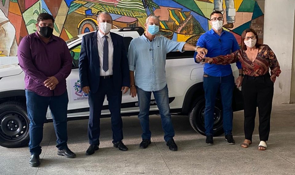 Seag entrega veículos para municípios capixabas