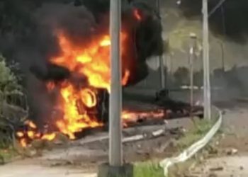 Em Afonso Cláudio caminhão pega fogo e o motorista morre carbonizado