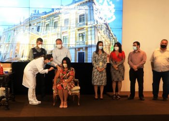 Estado inicia vacinação dos trabalhadores da assistência social e do Conselho Tutelar