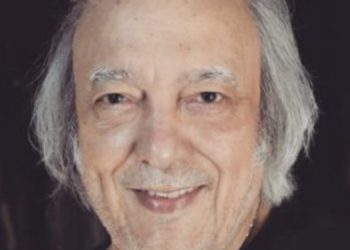 Completando 80 anos neste sábado (05), Erasmo finalizou fazendo uma reflezão sobre a vida. “Eu amo o homem que eu sou hoje, bicho. Tenho boa fé, sem inveja das pessoas, tenho um amor grande para distribuir às pessoas, tenho minha profissão honesta, digna. E fico bestificado com quem não é assim, essa gente corrupta que governa. Não admito alguém usar uma pandemia em proveito próprio”.