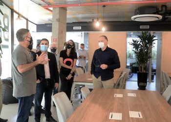 Governador visita hub de inovação nas áreas da construção civil e engenharia