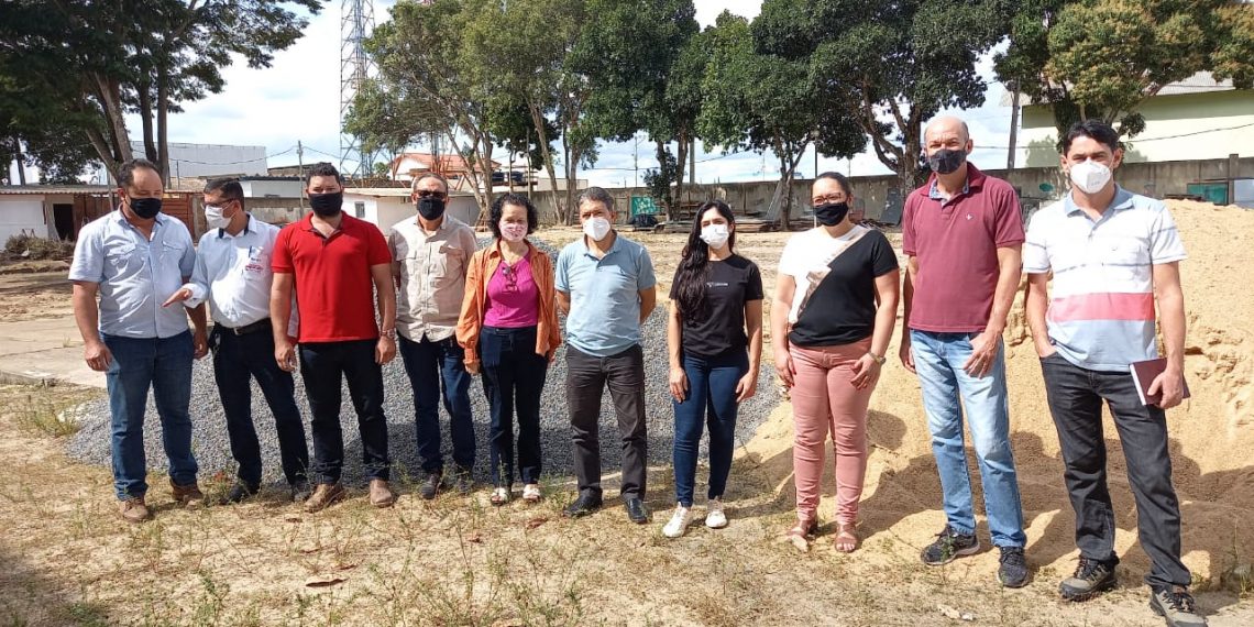 Freitas visita obras da maior escola estadual de Boa Esperança