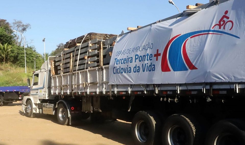 Estruturas metálicas das obras de ampliação da Terceira Ponte começam a chegar no ES
