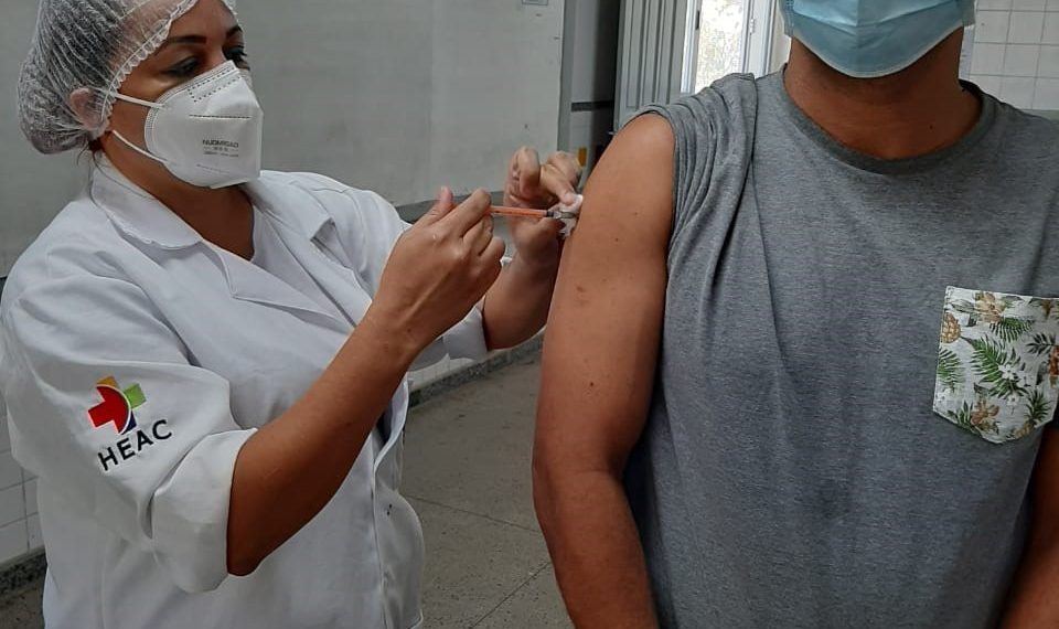 Municípios ampliam vacinação contra a Covid-19 para três turnos