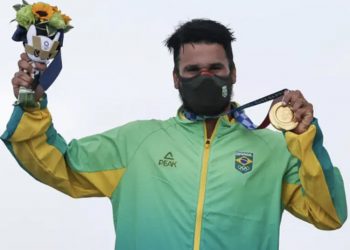 Ítalo Ferreira conquista 1º ouro do Brasil com vitória no surfe