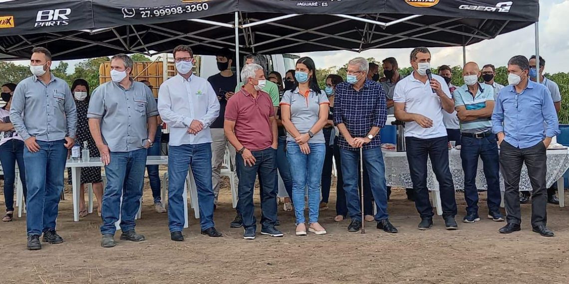Freitas e Foletto fazem visita técnica com ArcelorMittal ao local de distribuição de Revsol em Jaguaré