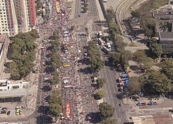 Manifestantes fazem atos contra Bolsonaro e a favor da vacina