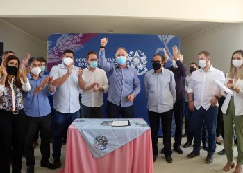 Governador anuncia reforma de escola e construção de quadra em Boa Esperança