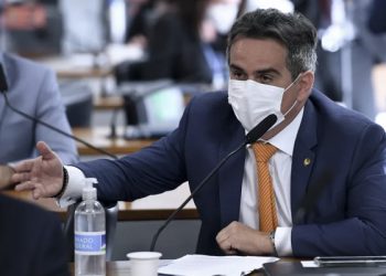 Bolsonaro diz que ‘pequena mudança ministerial deve ocorrer na segunda-feira’