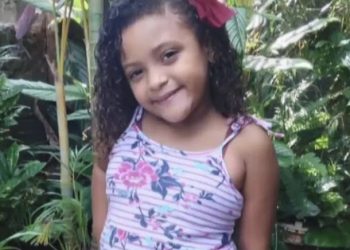 Menina de 5 anos que morreu engasgada com bola de borracha é enterrada no ES