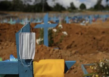 Brasil tem sábado com menor número de óbitos por Covid-19 desde 2 de janeiro