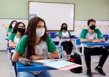 Aulas presenciais voltam a ser obrigatórias na Rede Estadual de Ensino a partir desta segunda-feira (26)