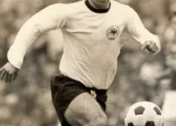 Gerd Muller, histórico atacante alemão, morre aos 75 anos