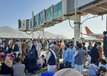 Tumulto no aeroporto de Cabul deixa mortos