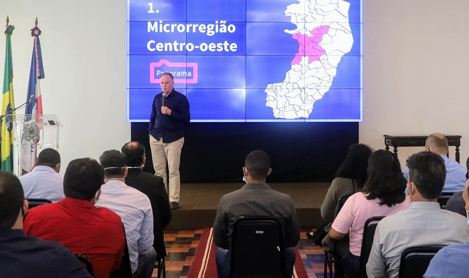 Governador apresenta Plano de Investimentos 2020/2021 a vereadores da região Centro-Oeste