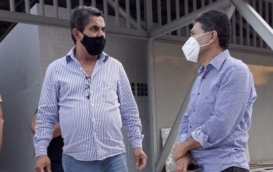 Freitas e prefeito Jaiminho inspecionam obras do ginásio coberto de Ponto Belo