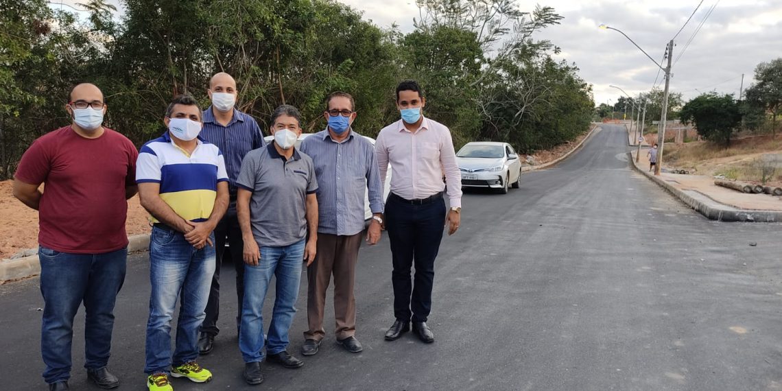 Freitas faz visita de inspeção à obra junto com prefeitos de Pinheiros e Mucurici