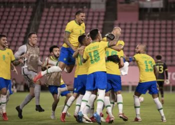 Nos pênaltis, Brasil vence México e está na final