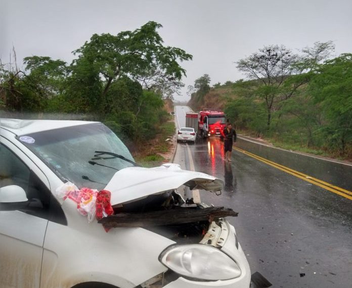 Acidente na rodovia XV de novembro deixa duas pessoas feridas