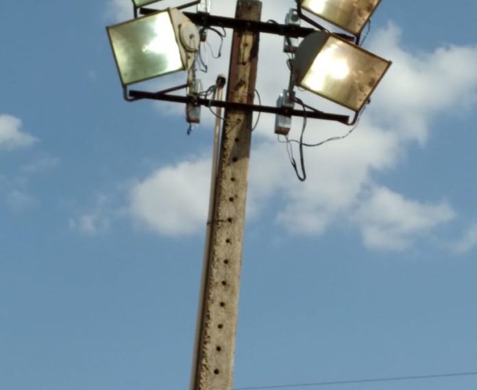 Prefeitura de Nova Venécia realiza manutenção na iluminação no interior