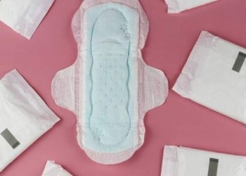 Bolsonaro veta distribuição gratuita de absorvente menstrual