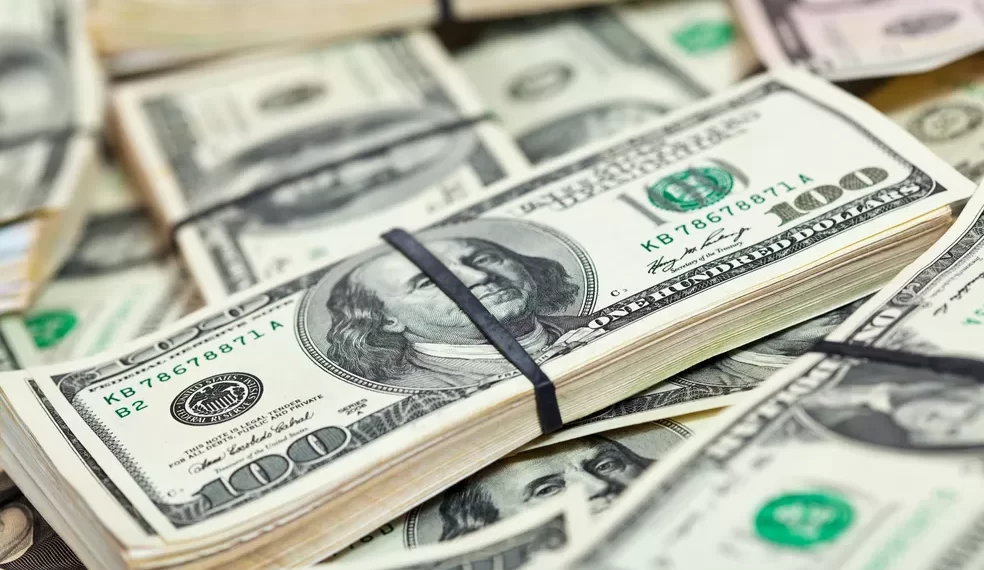 Dólar chega a R$ 5,20 e mais uma vez opera em queda