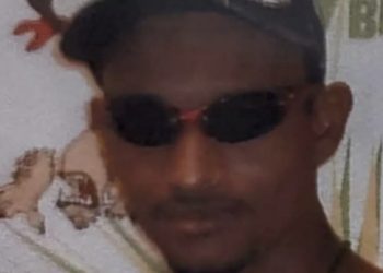 Mulher morre estrangulada pelo marido e corpo é encontrado por filho de 10 anos