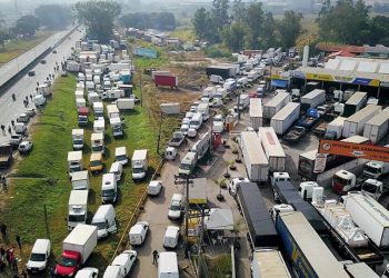 Há duas opções para evitar greve, diz líder de 800 mil caminhoneiros