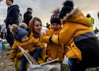 Número de refugiados ucranianos pode chegar a 1,5 milhão neste fim de semana, diz ONU