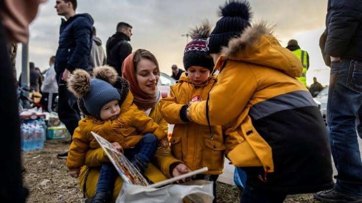 Número de refugiados ucranianos pode chegar a 1,5 milhão neste fim de semana, diz ONU
