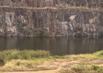 Corpo é encontrado boiando em uma lagoa