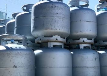 Com disparada no preço do petróleo, receita federal zera PIS/Pasep e Confins incidentes sobre GLP