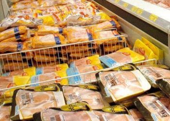Mesmo com impostos zerados, frango, milho e biscoito sobem