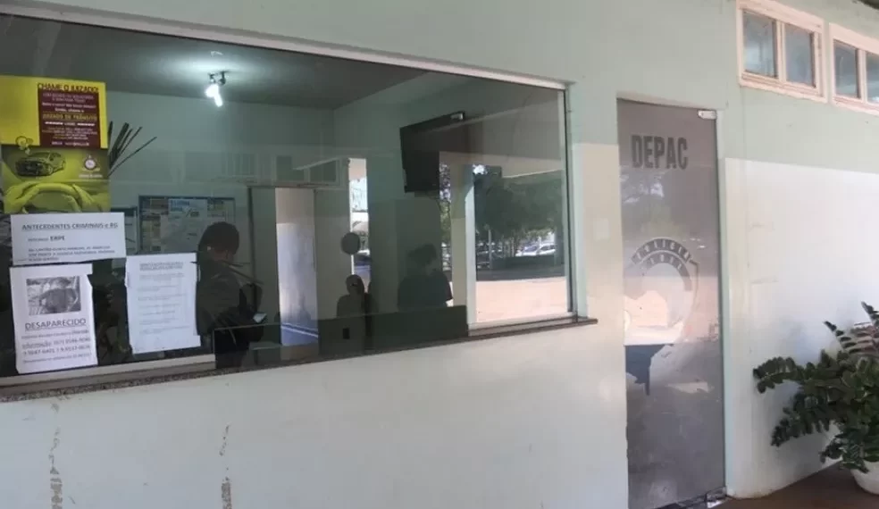 Mulher espancada por companheiro finge pedir pizza enquanto pede socorro a polícia