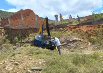 Helicóptero com deputado federal cai na Bahia