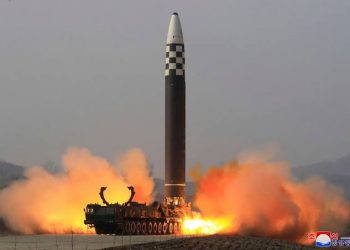 Coreia do Norte dispara míssil balístico que sobrevoou o Japão