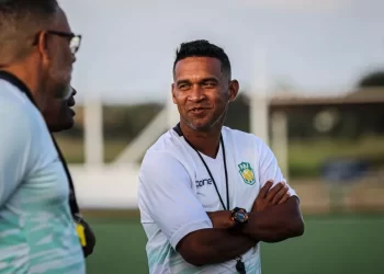 Nova Venécia anuncia técnico Badinho como substituto de Cássio Barros