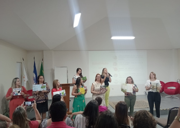 Nova Venécia : Equipe Seme recebe orientações sobre material suplementar de apoio pedagógico à alfabetização
