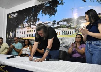 Daniel Santana assina ordem de serviço para o CEIM Dois Esquilos do bairro Vila Nova